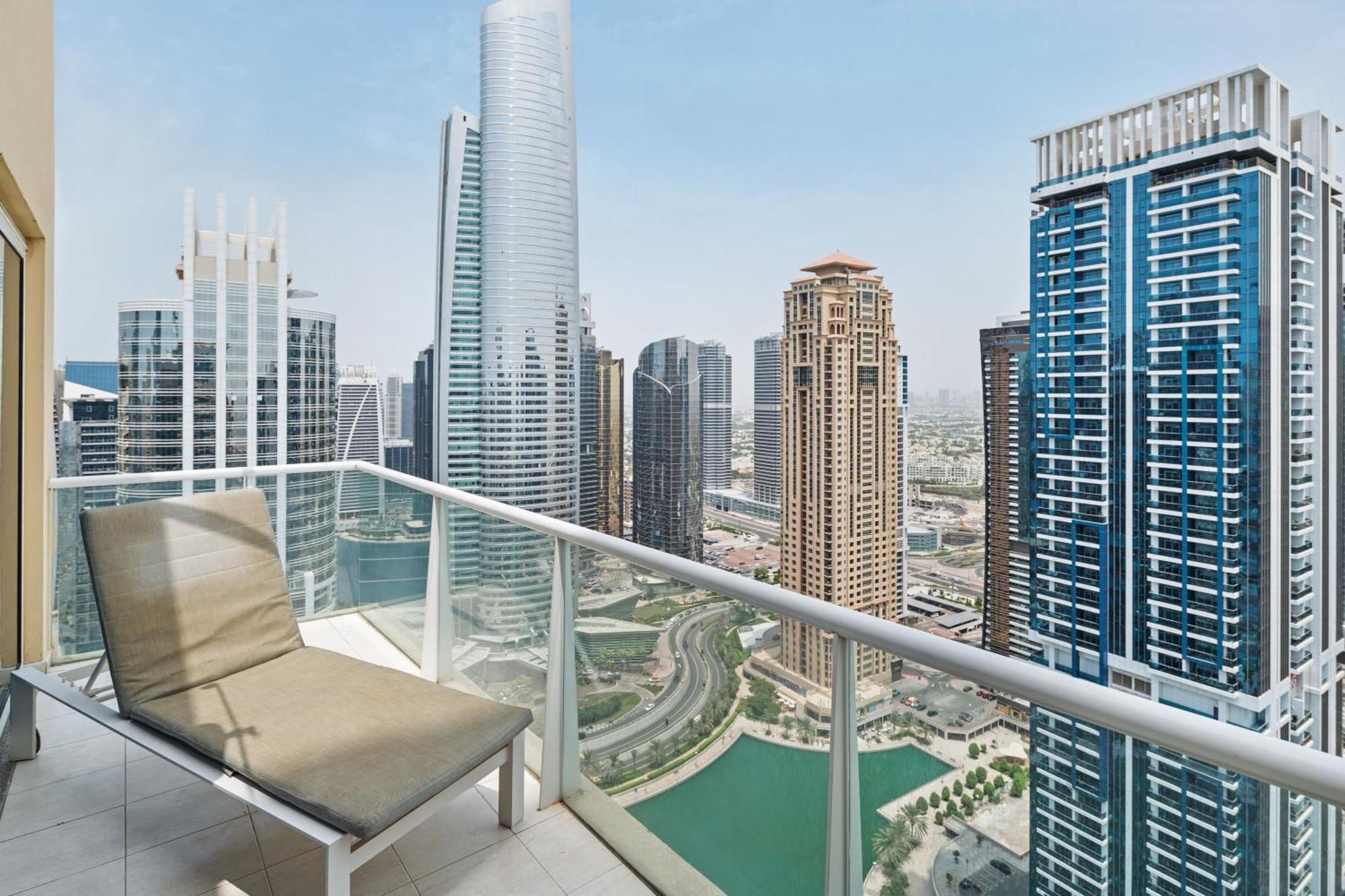 Modern & Spacious 2-Bed Condo With Panoramic Lake Views, Dual Balconies, Steps From Dubai Jlt Metro By "La Buena Vida Holiday Homes" エクステリア 写真