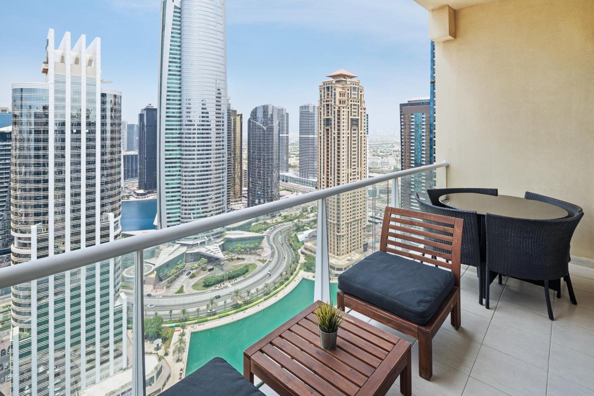 Modern & Spacious 2-Bed Condo With Panoramic Lake Views, Dual Balconies, Steps From Dubai Jlt Metro By "La Buena Vida Holiday Homes" エクステリア 写真