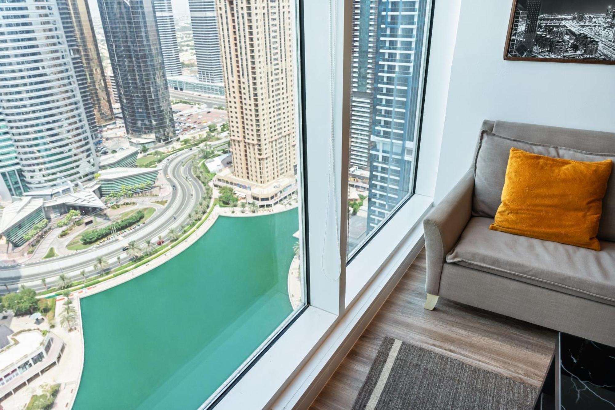 Modern & Spacious 2-Bed Condo With Panoramic Lake Views, Dual Balconies, Steps From Dubai Jlt Metro By "La Buena Vida Holiday Homes" エクステリア 写真