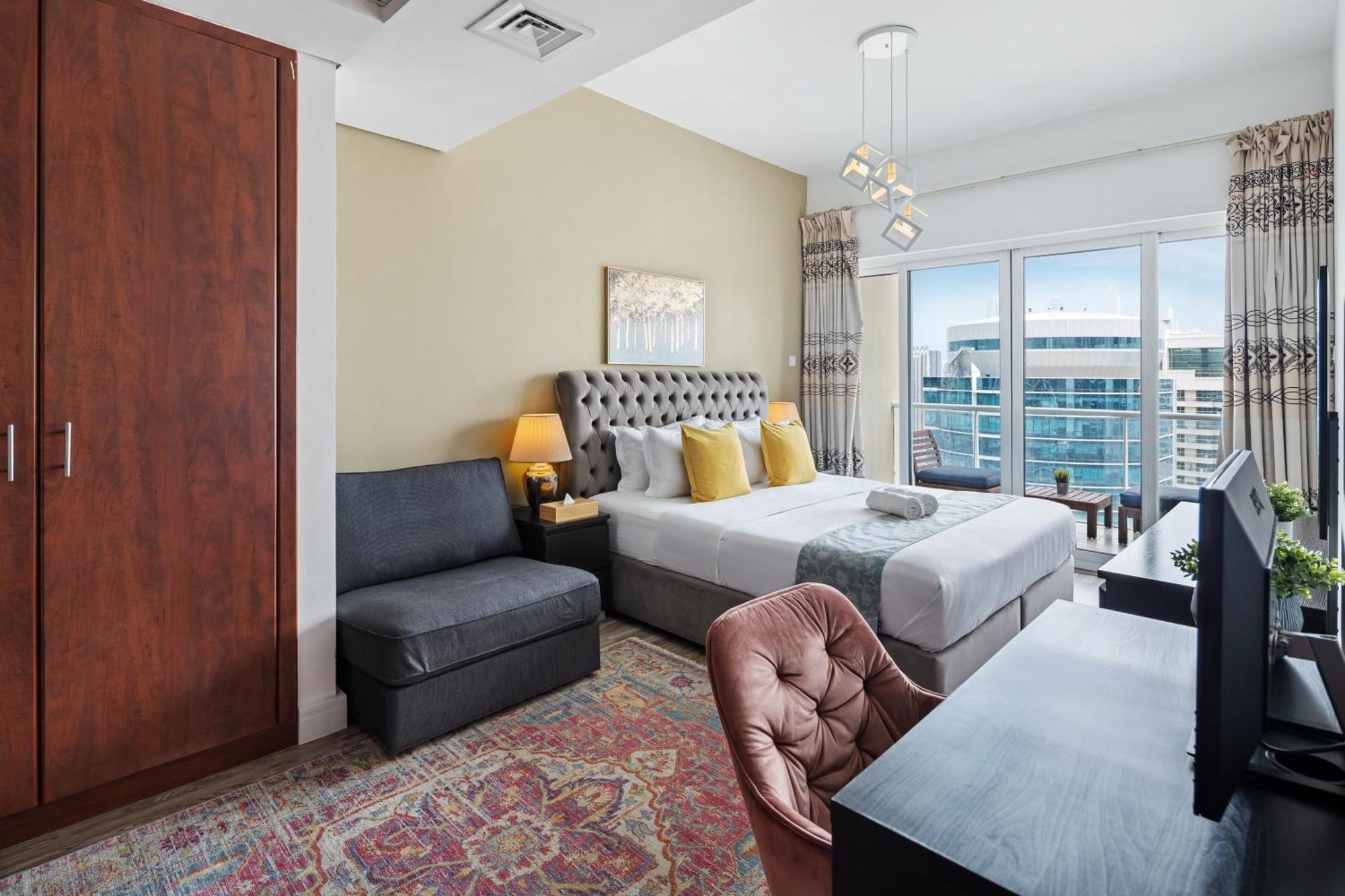 Modern & Spacious 2-Bed Condo With Panoramic Lake Views, Dual Balconies, Steps From Dubai Jlt Metro By "La Buena Vida Holiday Homes" エクステリア 写真