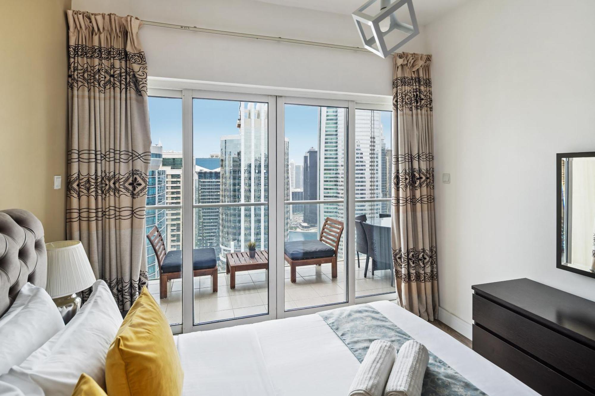 Modern & Spacious 2-Bed Condo With Panoramic Lake Views, Dual Balconies, Steps From Dubai Jlt Metro By "La Buena Vida Holiday Homes" エクステリア 写真
