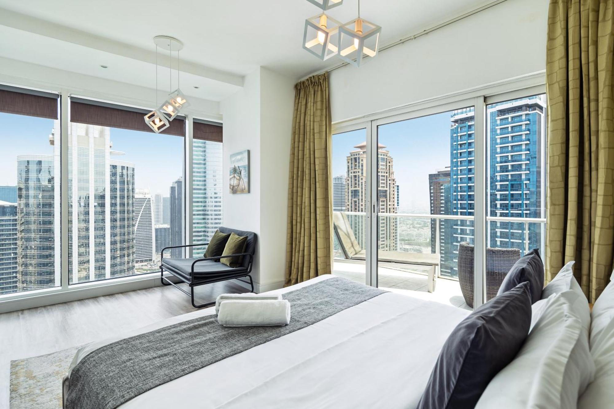 Modern & Spacious 2-Bed Condo With Panoramic Lake Views, Dual Balconies, Steps From Dubai Jlt Metro By "La Buena Vida Holiday Homes" エクステリア 写真