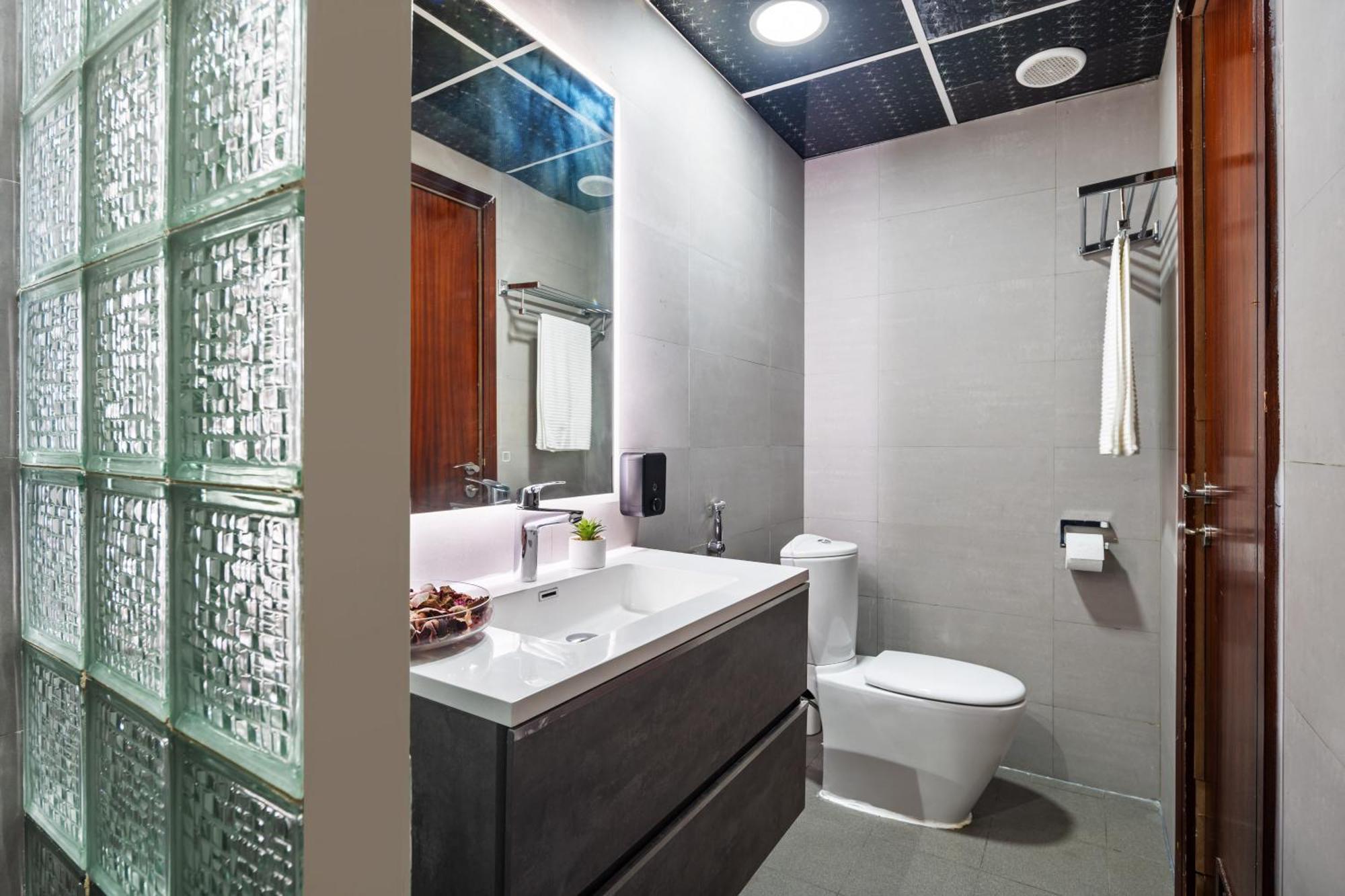 Modern & Spacious 2-Bed Condo With Panoramic Lake Views, Dual Balconies, Steps From Dubai Jlt Metro By "La Buena Vida Holiday Homes" エクステリア 写真