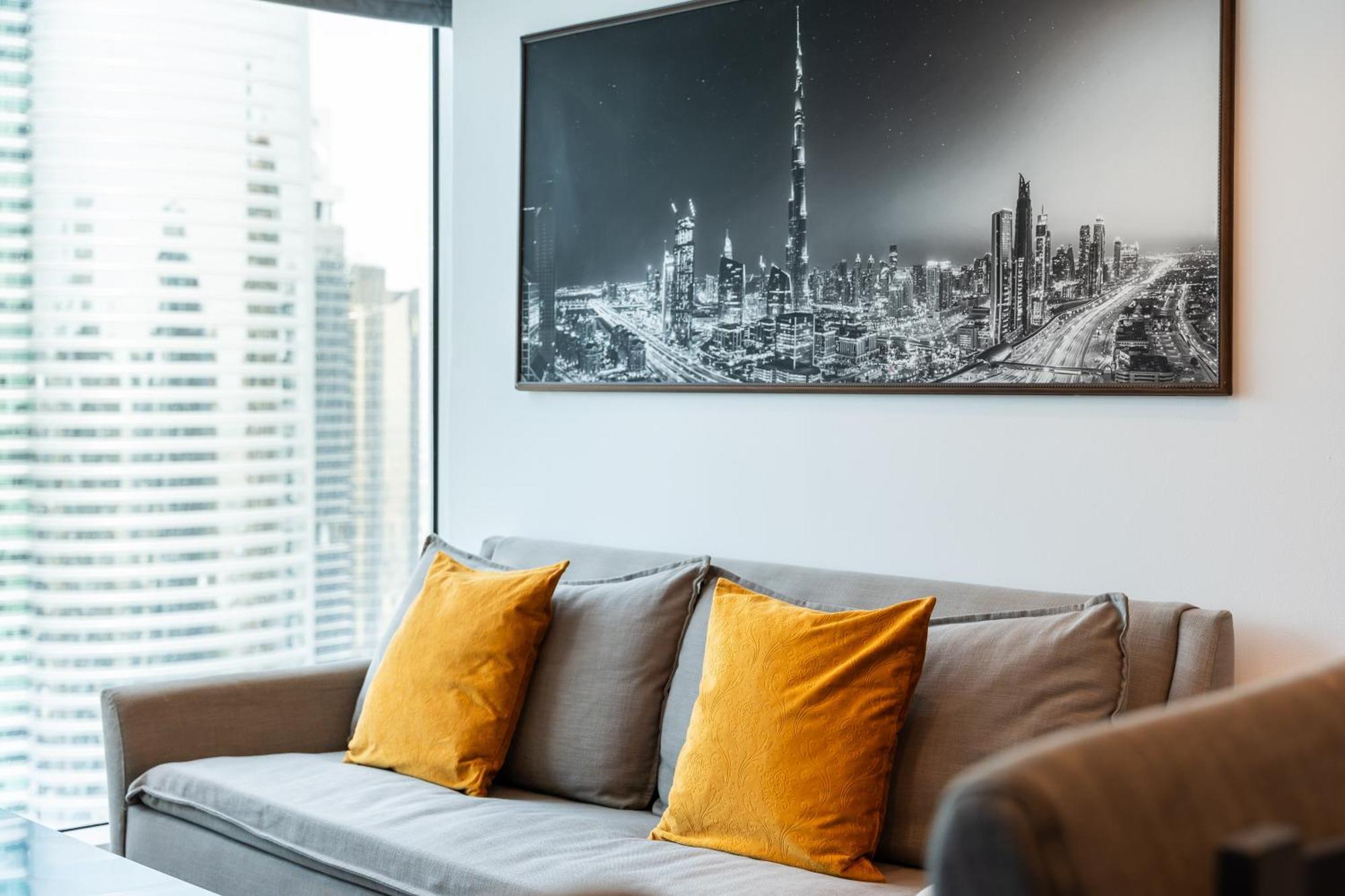 Modern & Spacious 2-Bed Condo With Panoramic Lake Views, Dual Balconies, Steps From Dubai Jlt Metro By "La Buena Vida Holiday Homes" エクステリア 写真