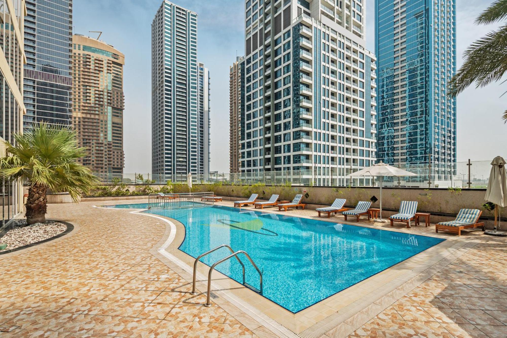 Modern & Spacious 2-Bed Condo With Panoramic Lake Views, Dual Balconies, Steps From Dubai Jlt Metro By "La Buena Vida Holiday Homes" エクステリア 写真