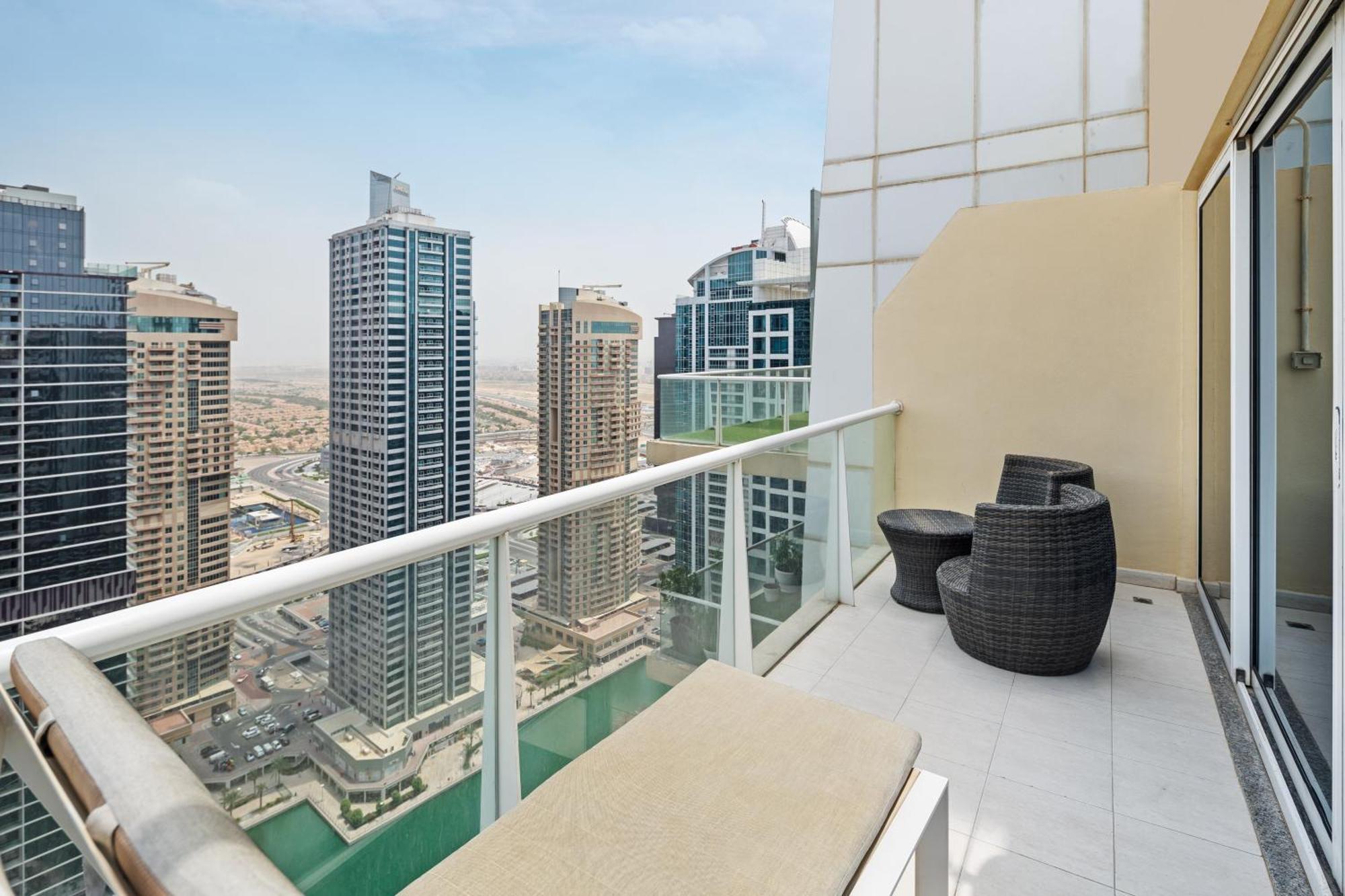 Modern & Spacious 2-Bed Condo With Panoramic Lake Views, Dual Balconies, Steps From Dubai Jlt Metro By "La Buena Vida Holiday Homes" エクステリア 写真