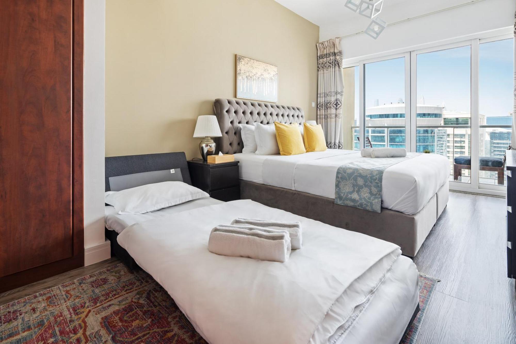 Modern & Spacious 2-Bed Condo With Panoramic Lake Views, Dual Balconies, Steps From Dubai Jlt Metro By "La Buena Vida Holiday Homes" エクステリア 写真