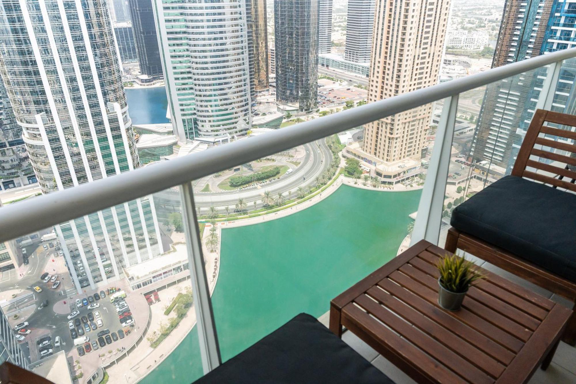 Modern & Spacious 2-Bed Condo With Panoramic Lake Views, Dual Balconies, Steps From Dubai Jlt Metro By "La Buena Vida Holiday Homes" エクステリア 写真