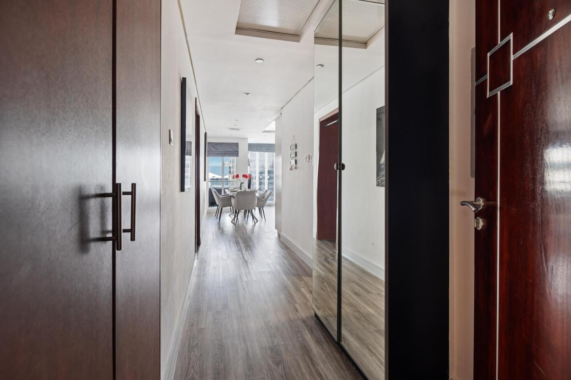 Modern & Spacious 2-Bed Condo With Panoramic Lake Views, Dual Balconies, Steps From Dubai Jlt Metro By "La Buena Vida Holiday Homes" エクステリア 写真