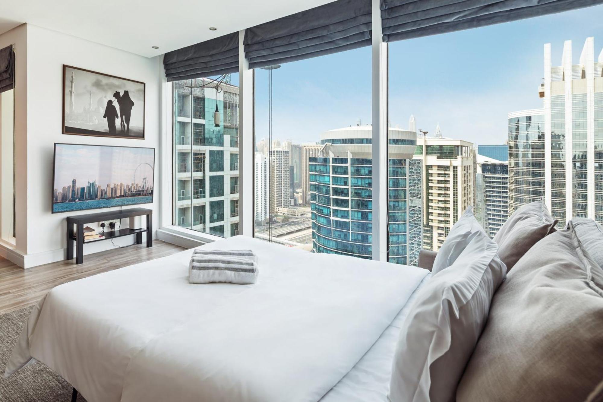Modern & Spacious 2-Bed Condo With Panoramic Lake Views, Dual Balconies, Steps From Dubai Jlt Metro By "La Buena Vida Holiday Homes" エクステリア 写真