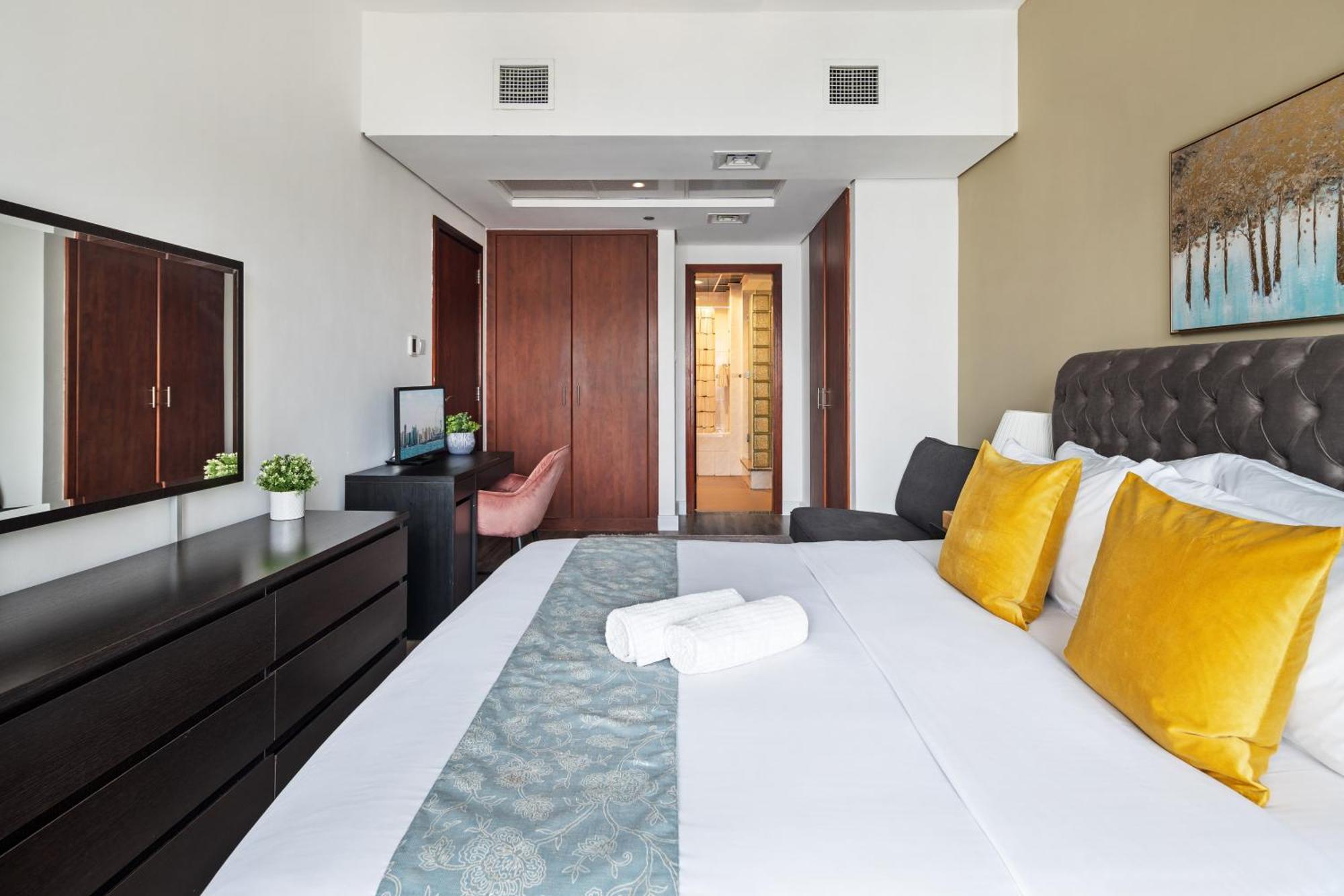 Modern & Spacious 2-Bed Condo With Panoramic Lake Views, Dual Balconies, Steps From Dubai Jlt Metro By "La Buena Vida Holiday Homes" エクステリア 写真