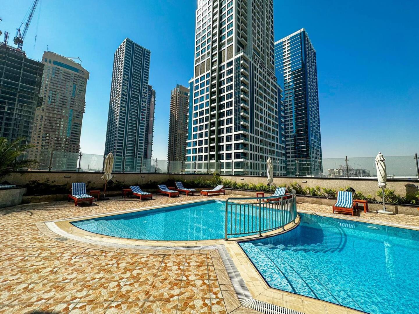 Modern & Spacious 2-Bed Condo With Panoramic Lake Views, Dual Balconies, Steps From Dubai Jlt Metro By "La Buena Vida Holiday Homes" エクステリア 写真