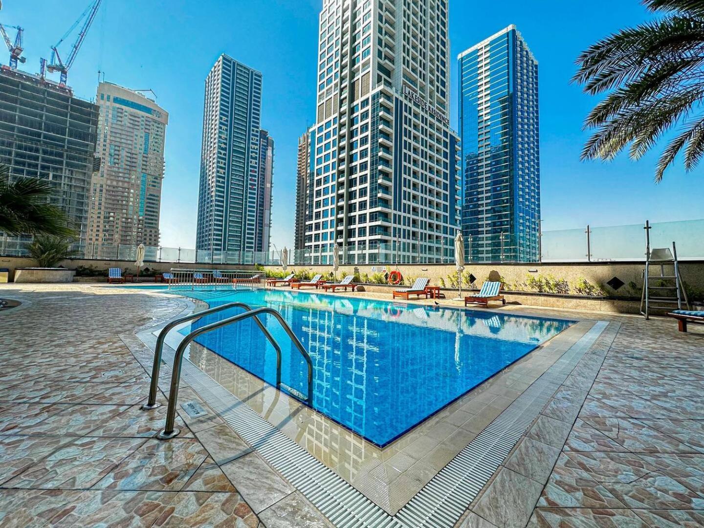 Modern & Spacious 2-Bed Condo With Panoramic Lake Views, Dual Balconies, Steps From Dubai Jlt Metro By "La Buena Vida Holiday Homes" エクステリア 写真